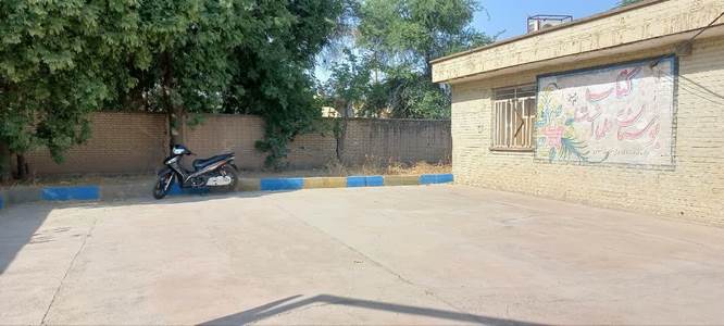 حیاط کتابخانه